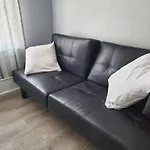 1 Bdrm Apartment With 2 Queen Beds & Small Kitchenette