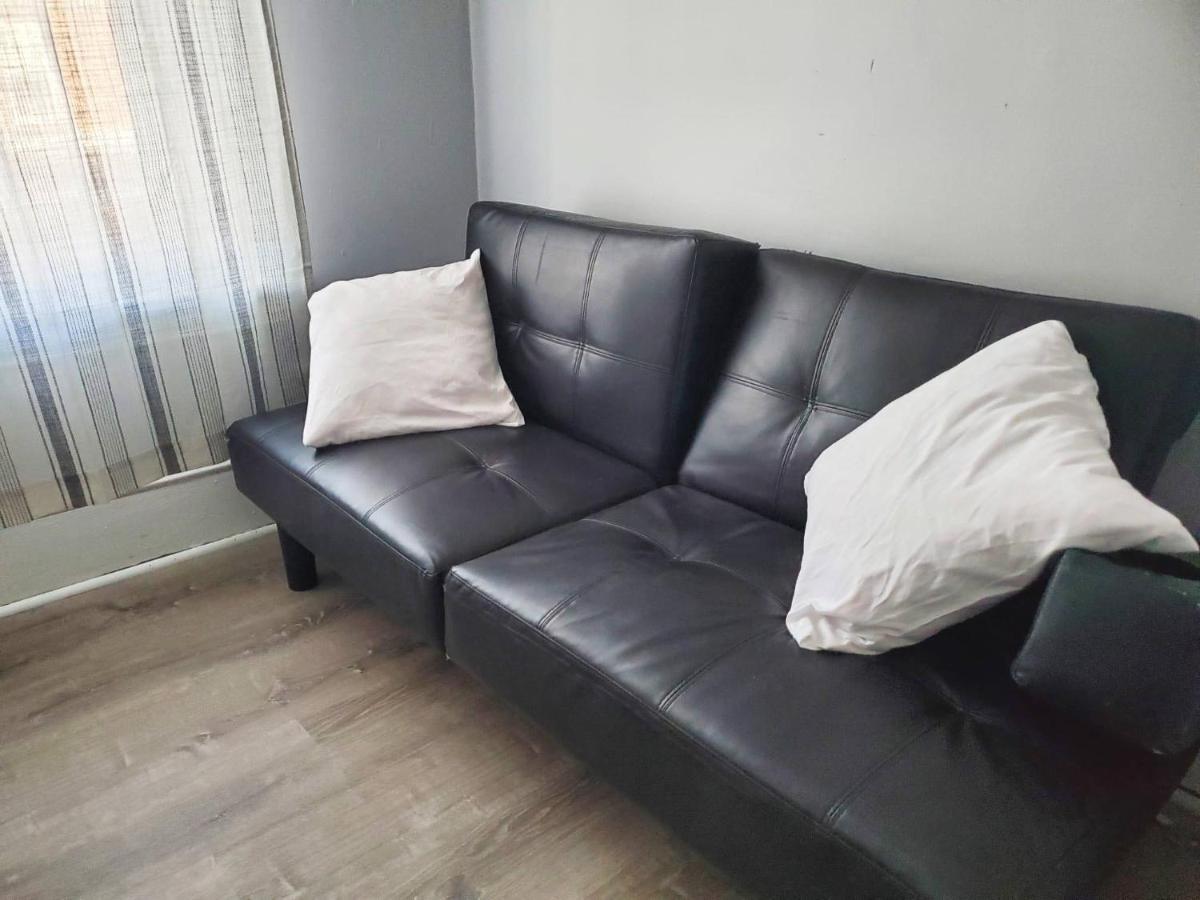 1 Bdrm With 2 Queen Beds & Small Kitchenette